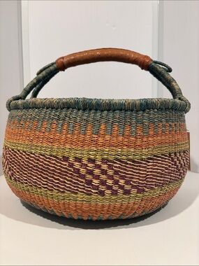 Alaffia Round Handwoven African Grass Basket